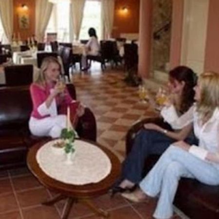 Staff House Bed & Breakfast Nyíregyháza Екстериор снимка