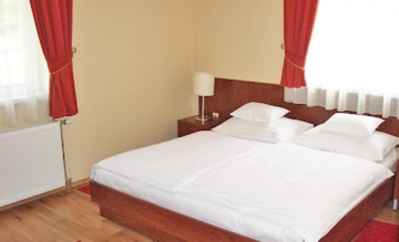 Staff House Bed & Breakfast Nyíregyháza Екстериор снимка