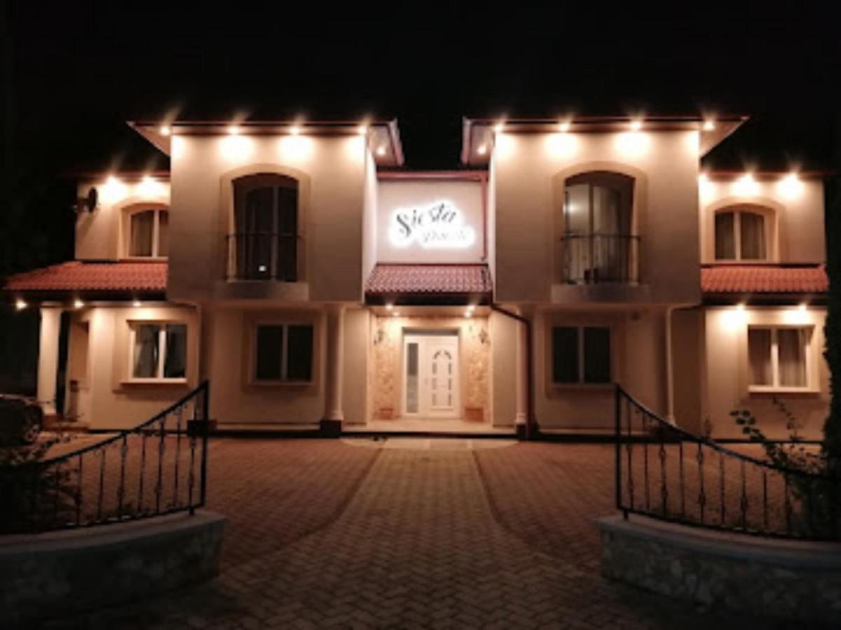 Staff House Bed & Breakfast Nyíregyháza Екстериор снимка