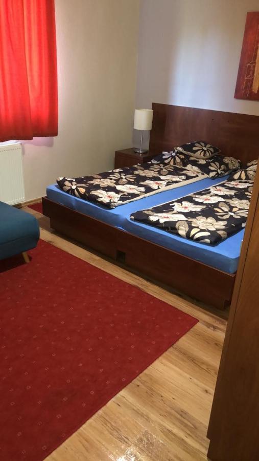 Staff House Bed & Breakfast Nyíregyháza Екстериор снимка