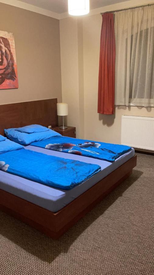 Staff House Bed & Breakfast Nyíregyháza Екстериор снимка