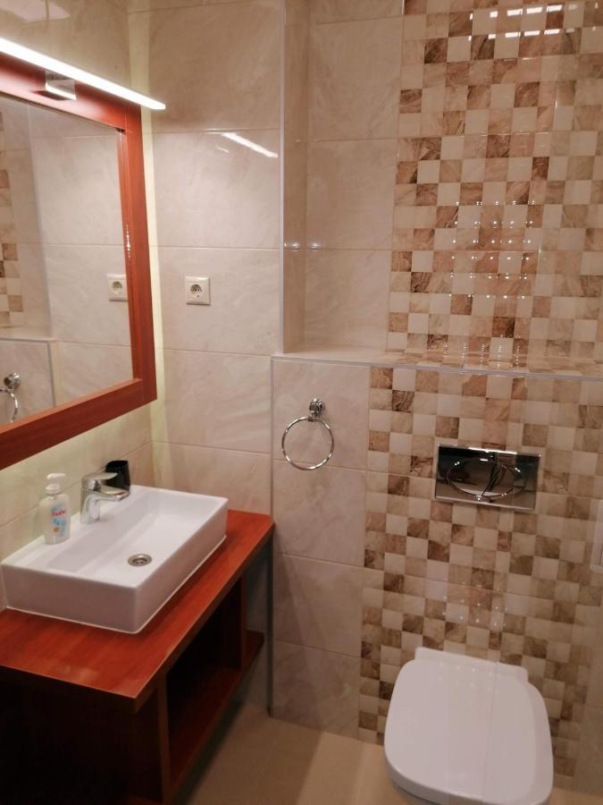 Staff House Bed & Breakfast Nyíregyháza Екстериор снимка