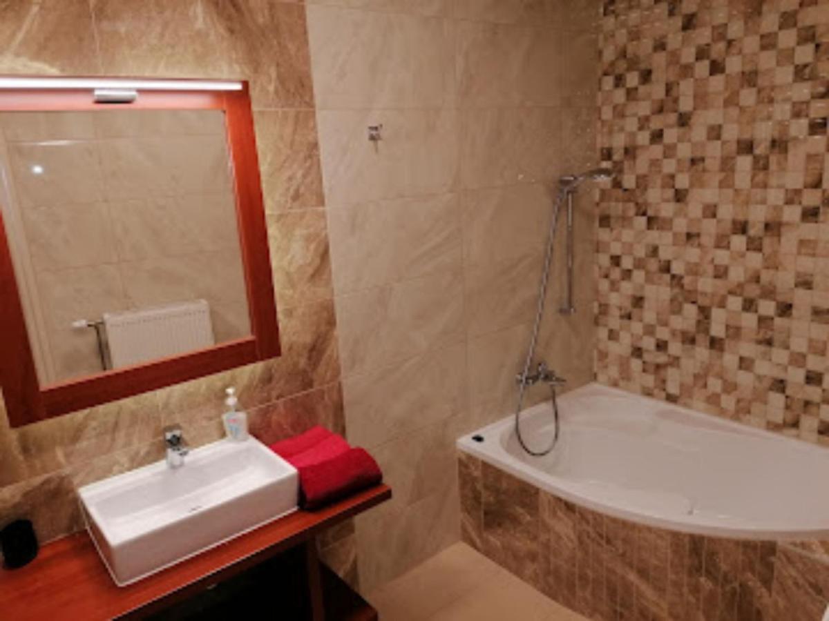 Staff House Bed & Breakfast Nyíregyháza Екстериор снимка
